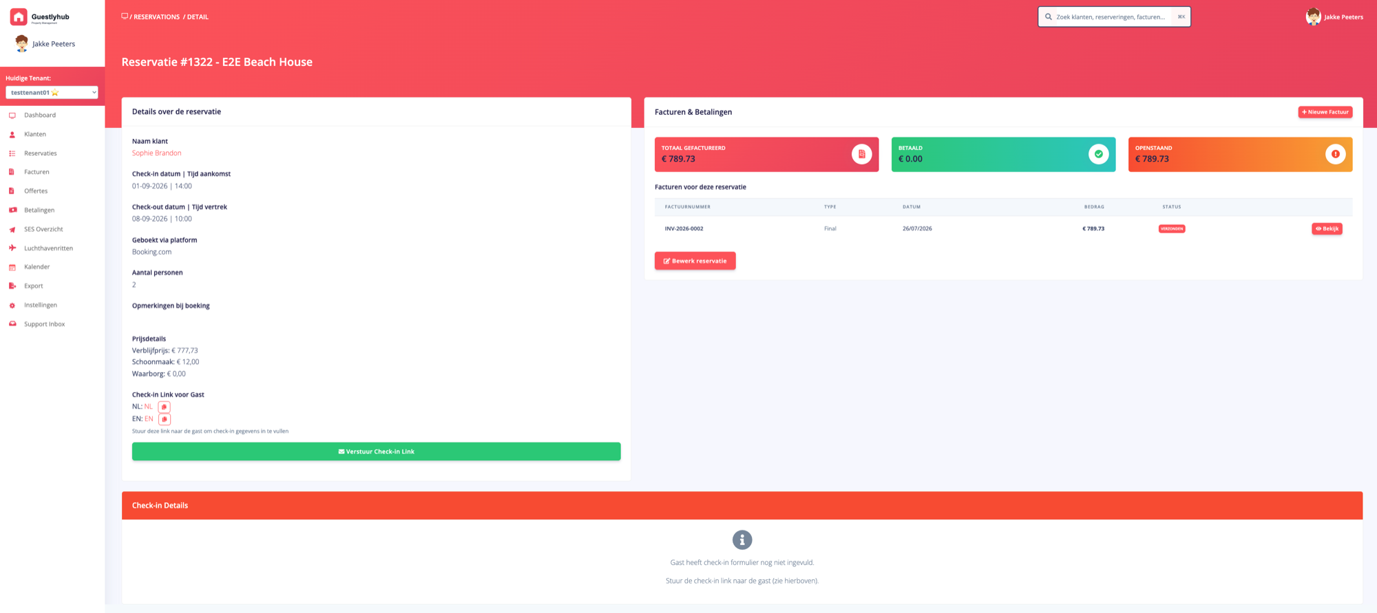 Una reserva en Guestlyhub con el estado de facturación y el enlace de check-in del huésped para el registro SES español